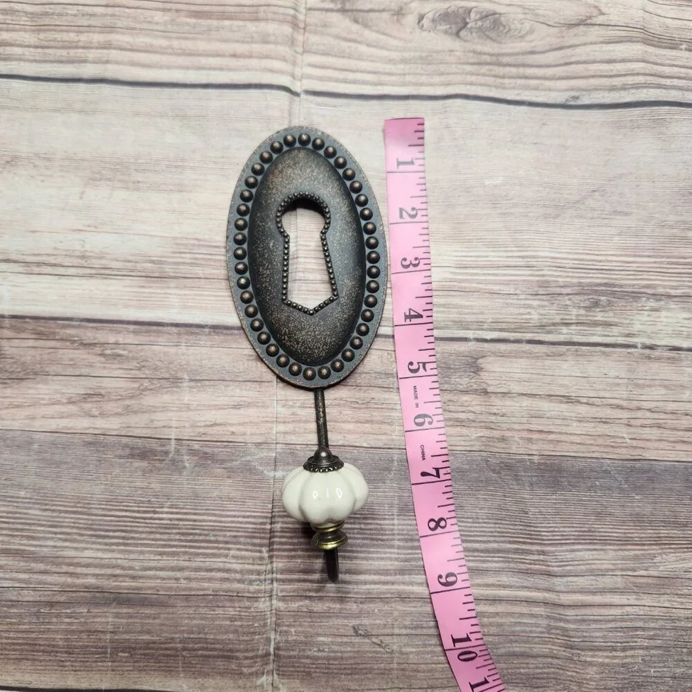 Vintage Style Ornate Cast Iron Key Hole Wall Coat & Hat Hook